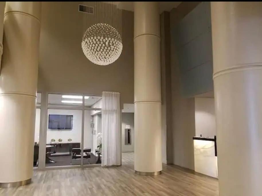 56Floor 2bd 2ba PENTHOUSE 28 Day Minimum Stay Million Dollar View