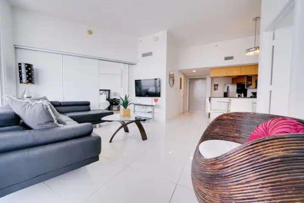 56Floor 2bd 2ba PENTHOUSE 28 Day Minimum Stay Million Dollar View