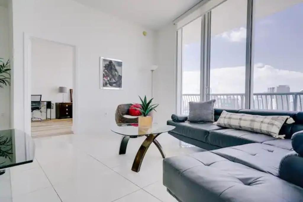 56Floor 2bd 2ba PENTHOUSE 28 Day Minimum Stay Million Dollar View