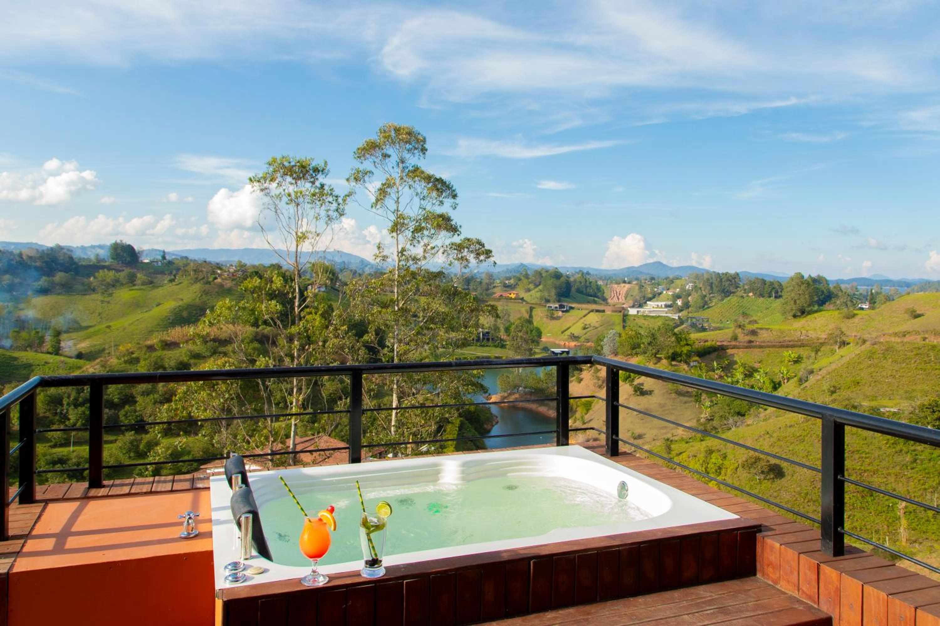 Glamping en Guatape Wifi Jacuzzi