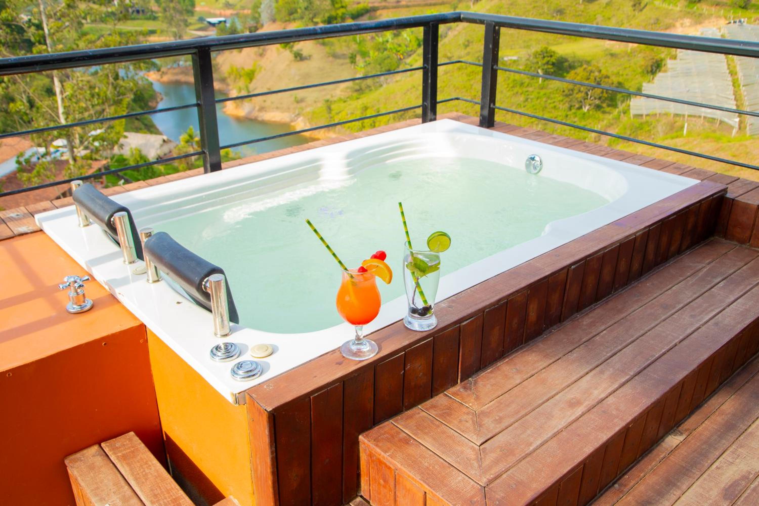 Glamping en Guatape Wifi Jacuzzi