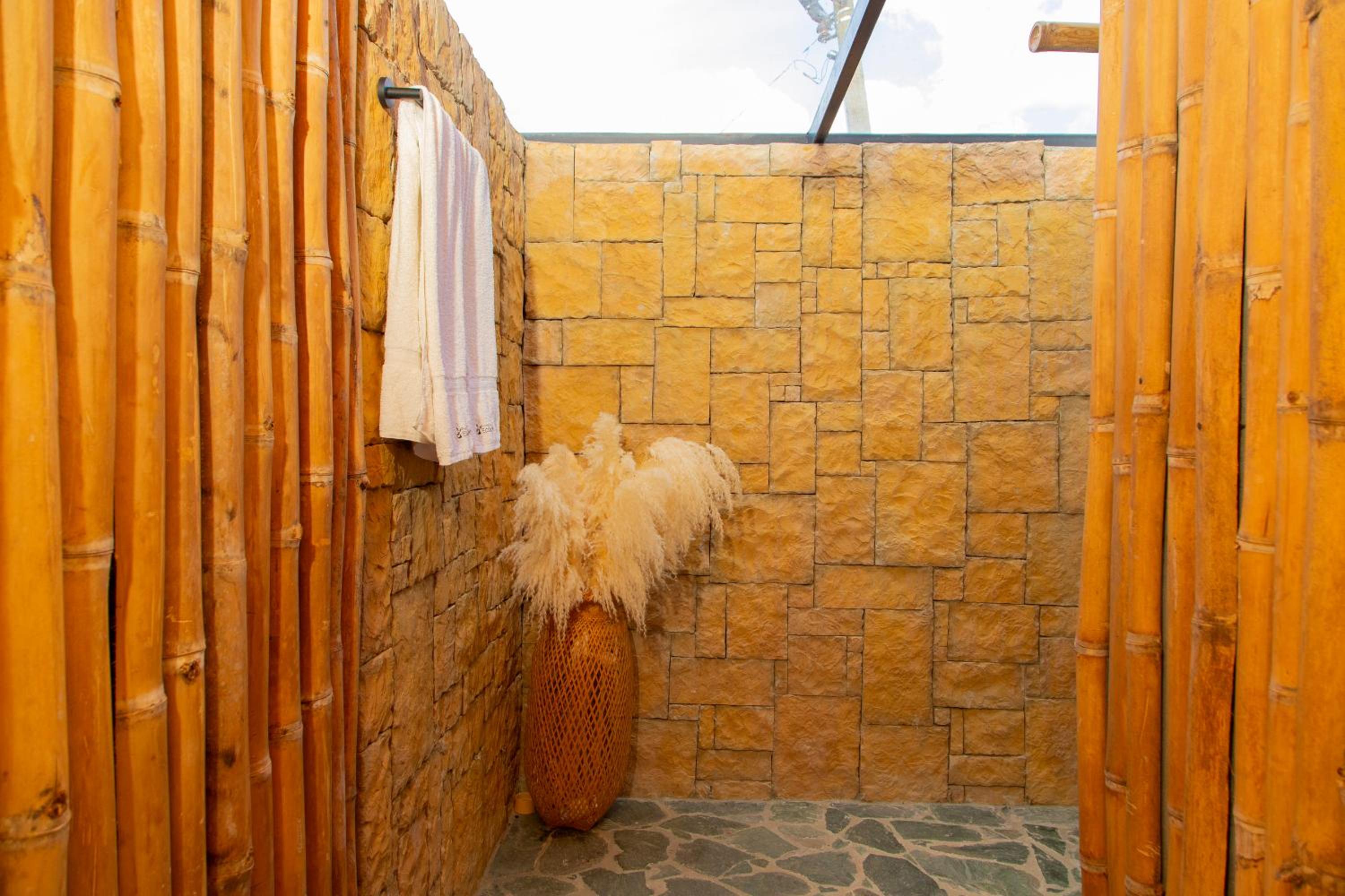 Glamping en Guatape Wifi Jacuzzi