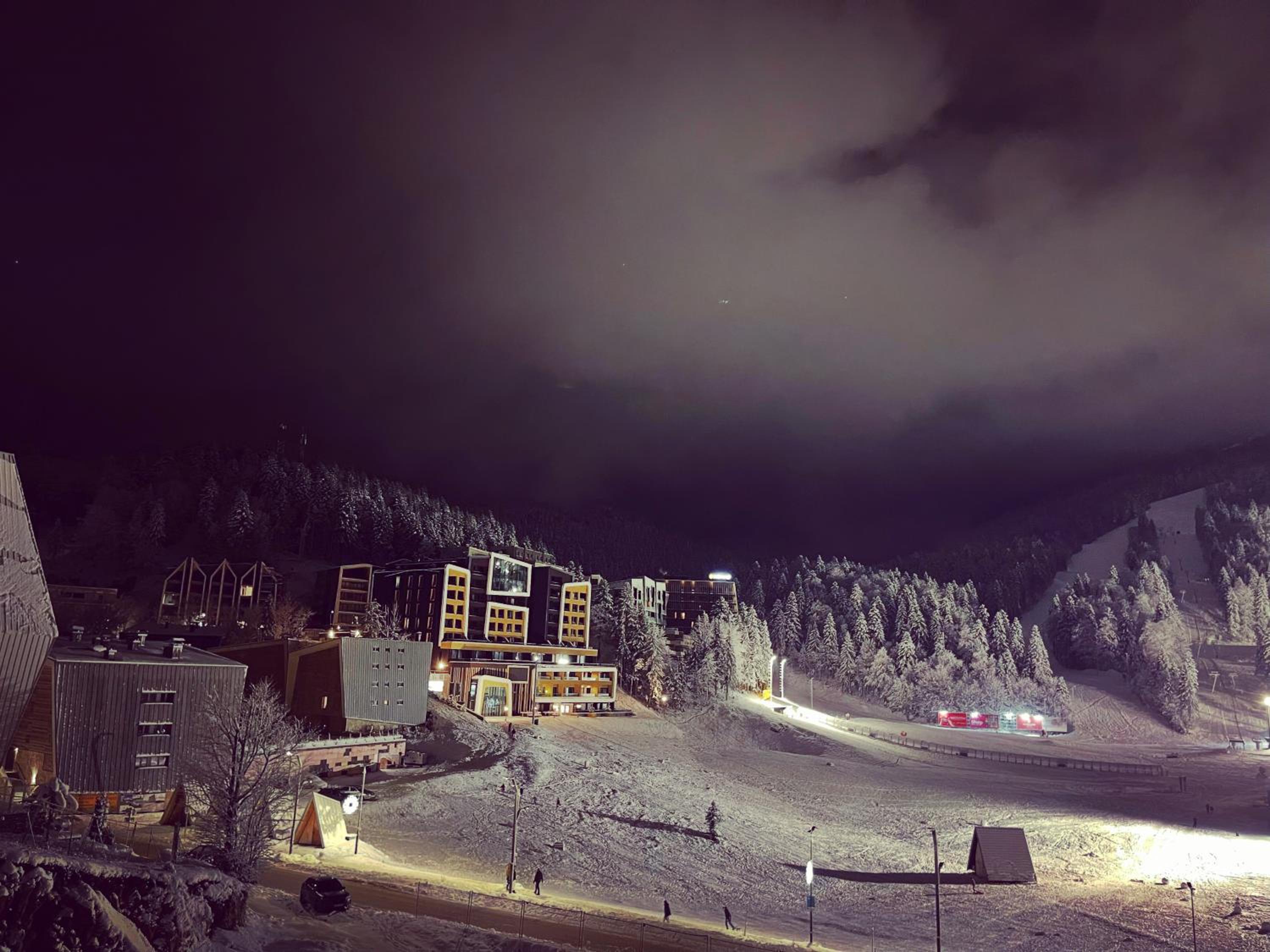 Ski, cocoa & novel apartment Bjelašnica, garage & ski room