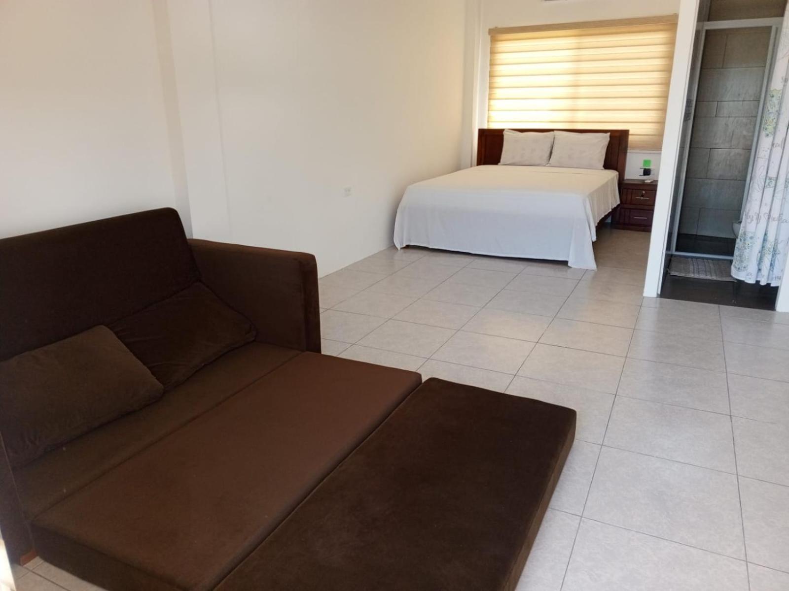 Habitaciones matrimoniales y familiares con hermosa vista al mar