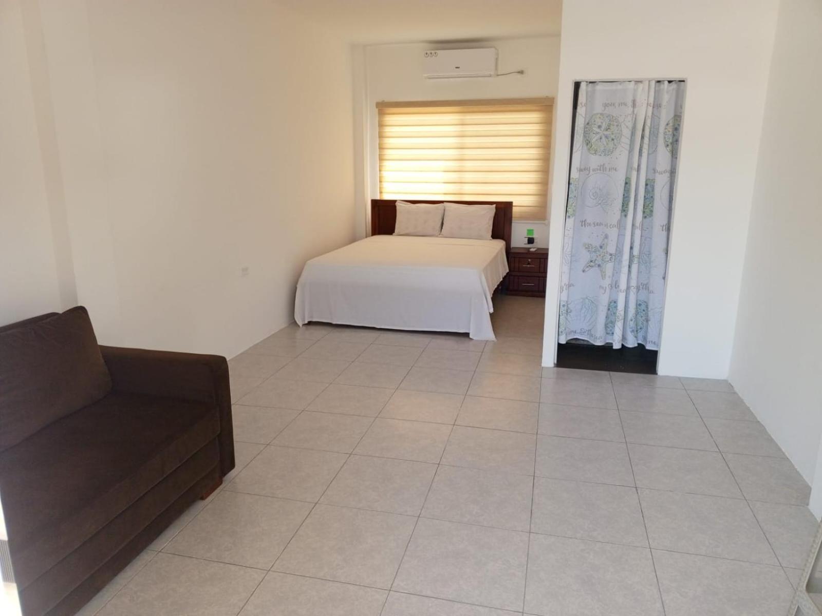 Habitaciones matrimoniales y familiares con hermosa vista al mar