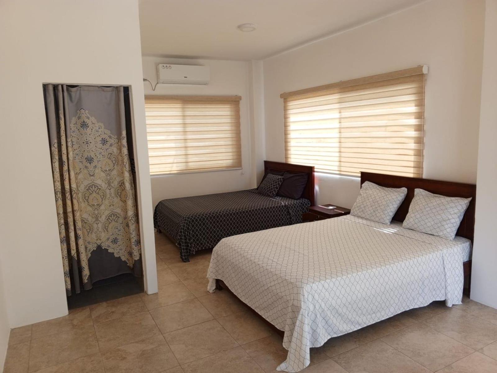 Habitaciones matrimoniales y familiares con hermosa vista al mar
