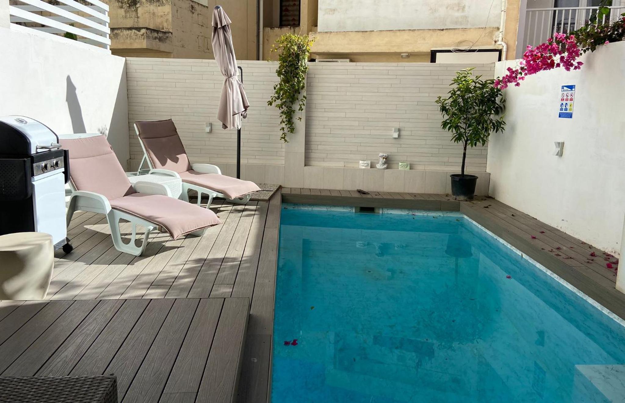 St Julians Apt with Pool photo 4