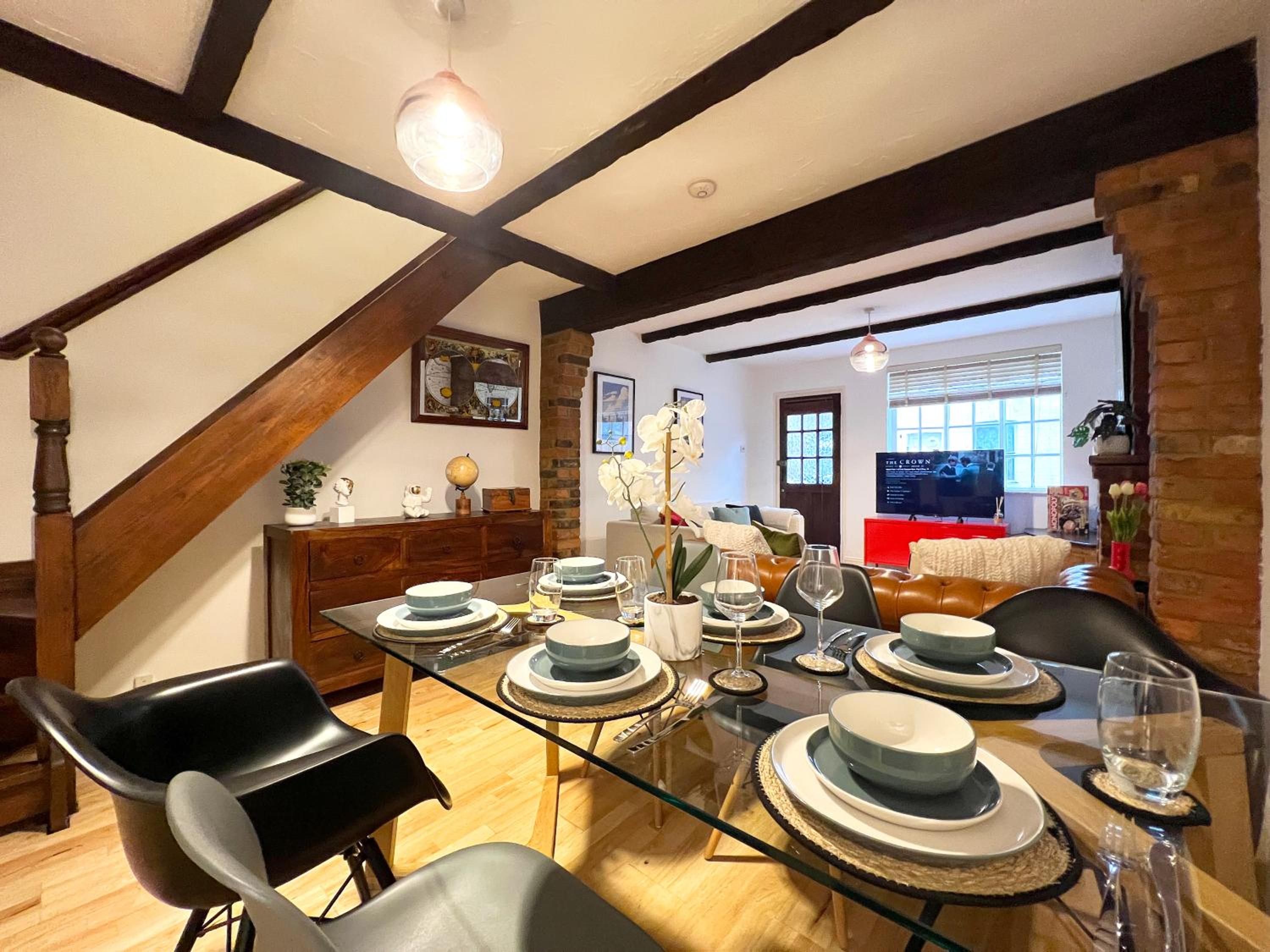 CHARMING WINDSOR COTTAGE, INCREDIBLE Location, Castle Doorstep view 4