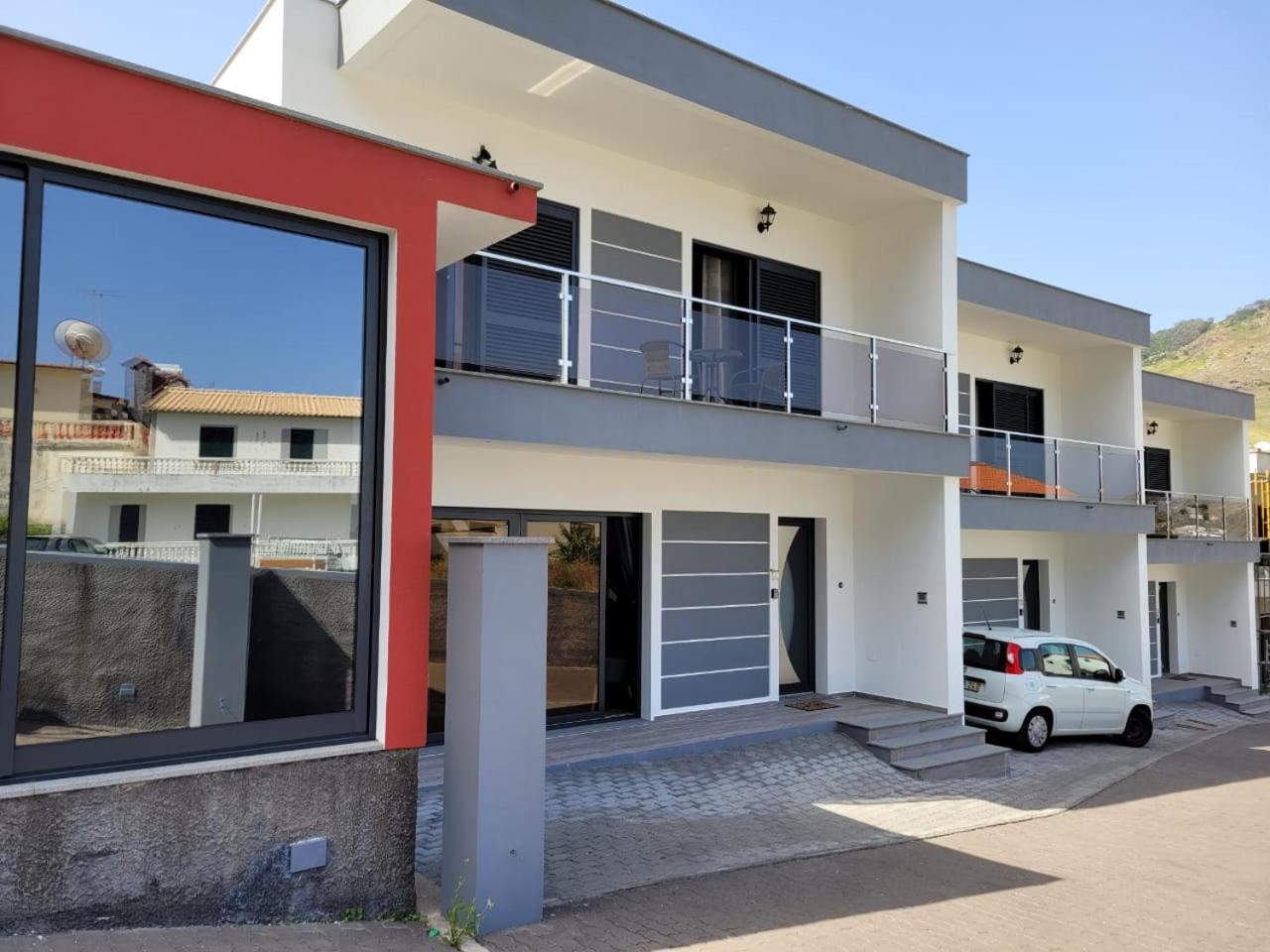 Elegant Terraced Home with FREE Private Parking view 3