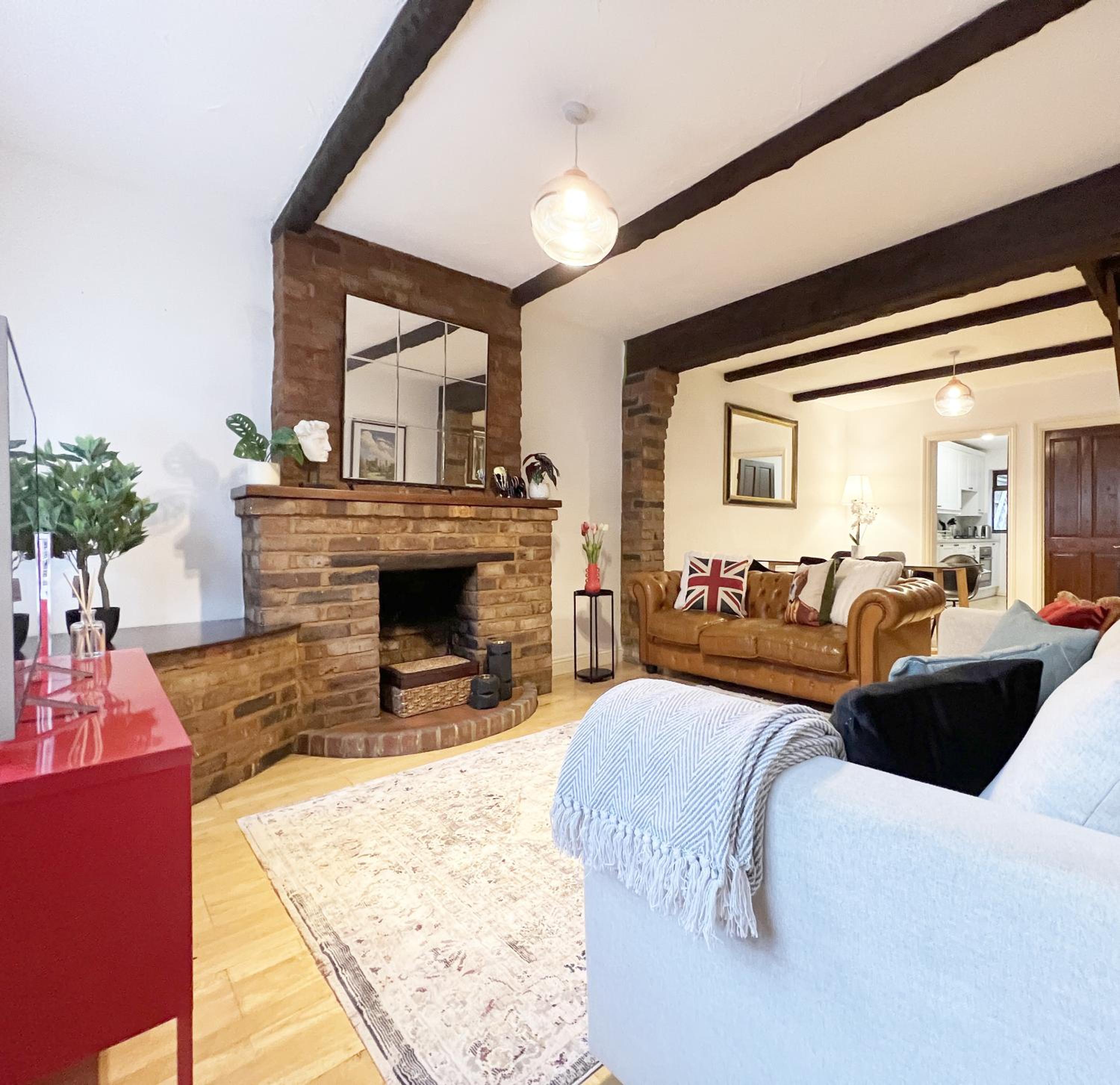 CHARMING WINDSOR COTTAGE, INCREDIBLE Location, Castle Doorstep view 2