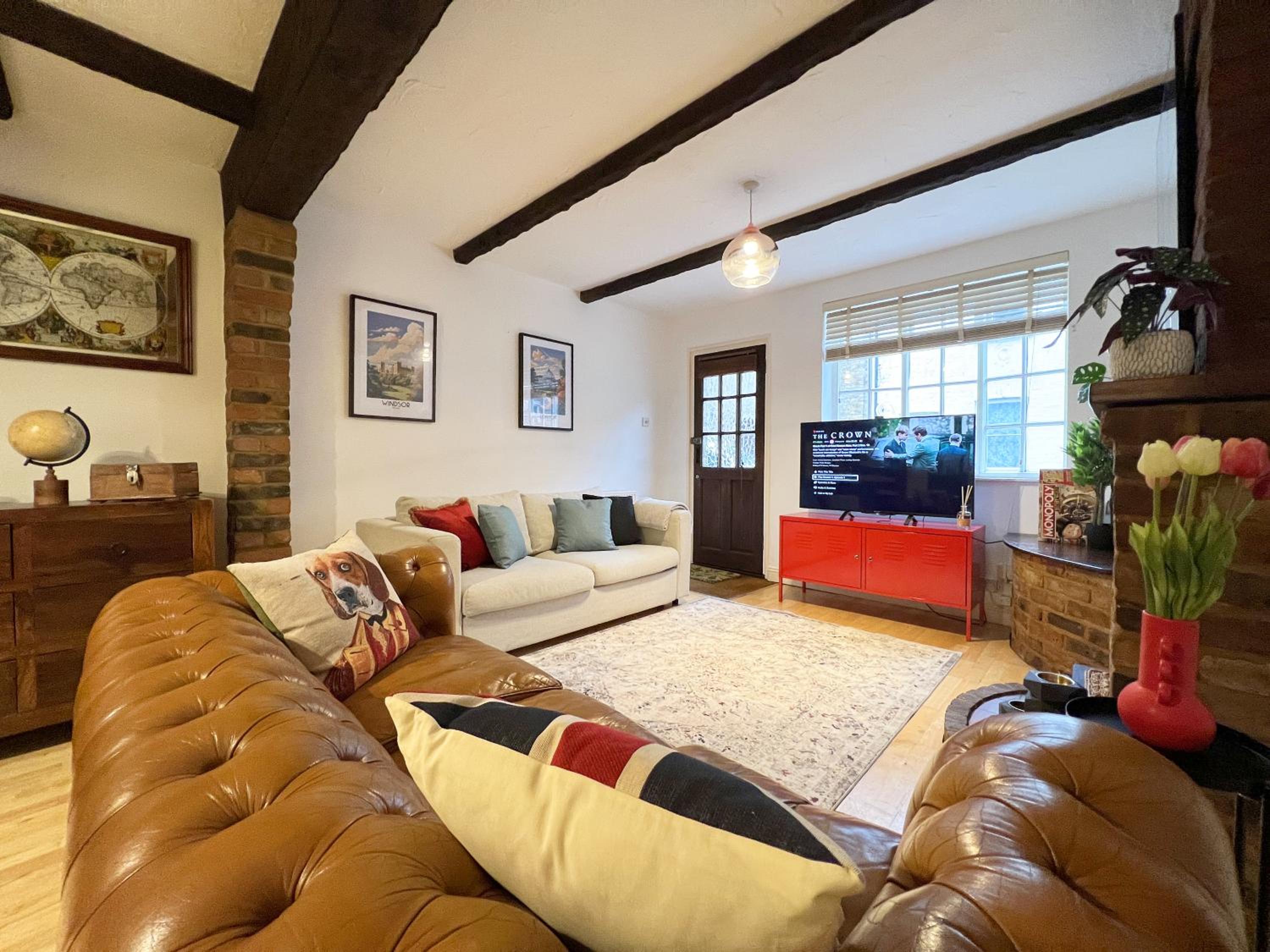 CHARMING WINDSOR COTTAGE, INCREDIBLE Location, Castle Doorstep view 3