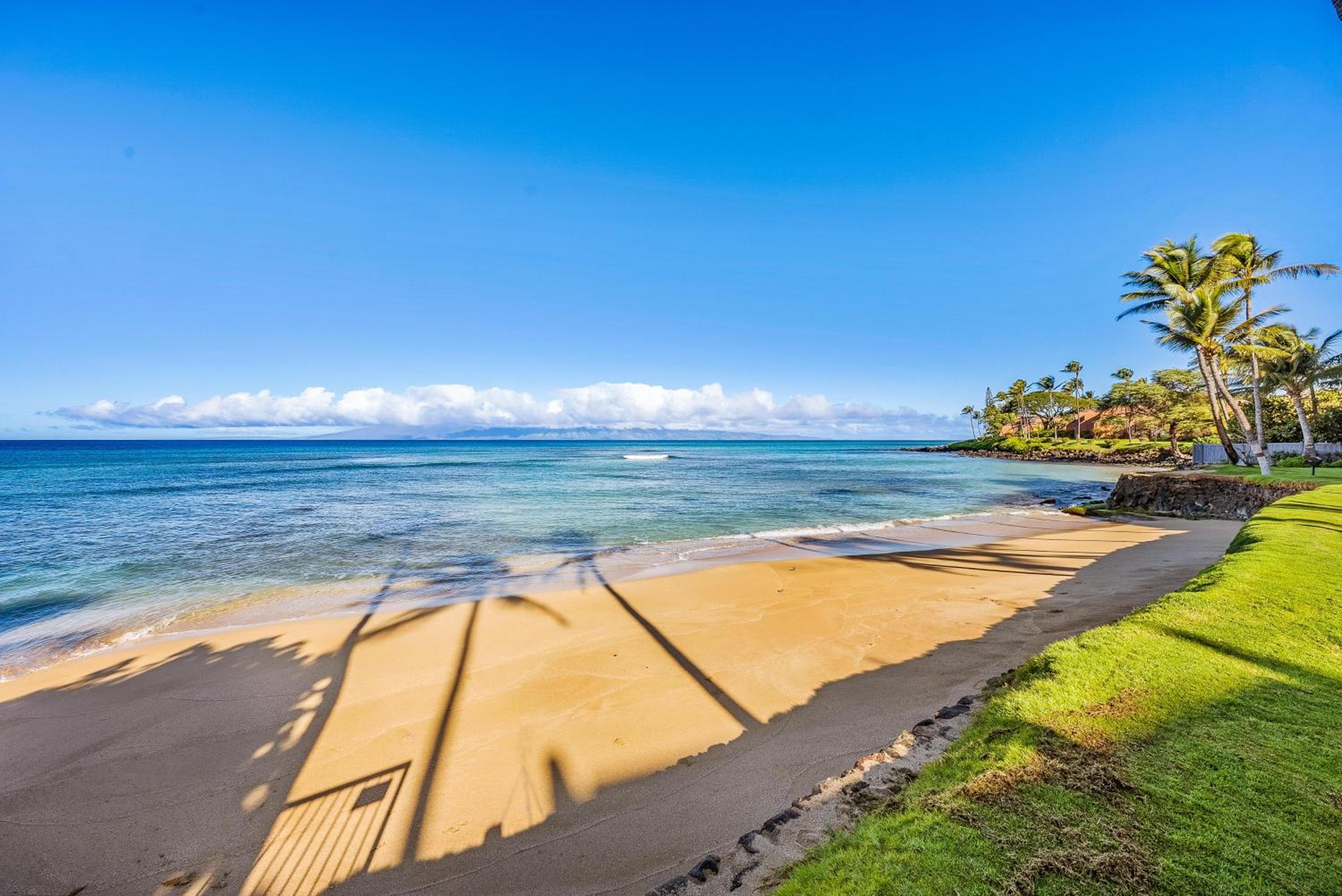 Hale Mahina A202 · HM A202 OceanFront Condo on Sandy Beach w Poo