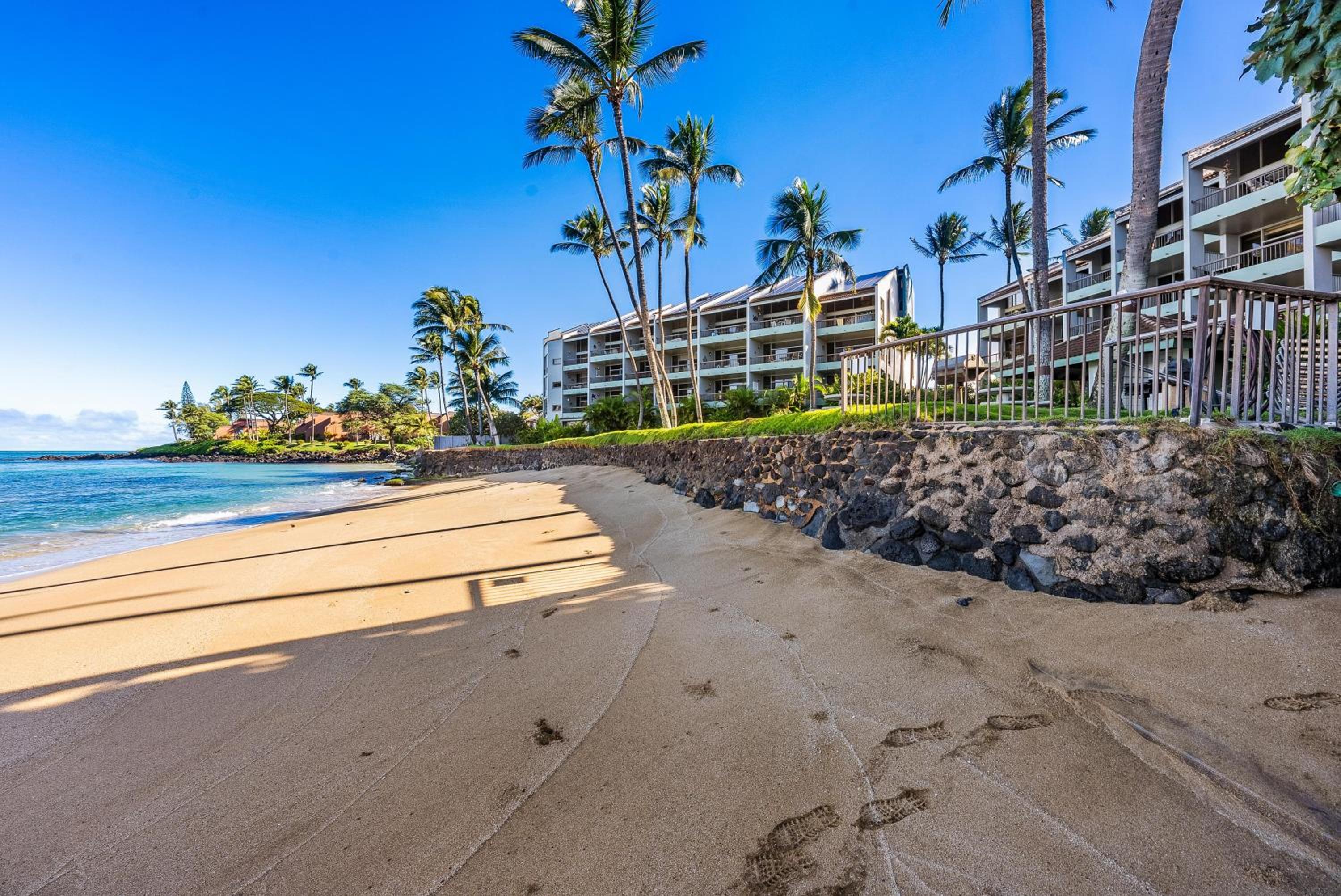 Hale Mahina A202 · HM A202 OceanFront Condo on Sandy Beach w Poo