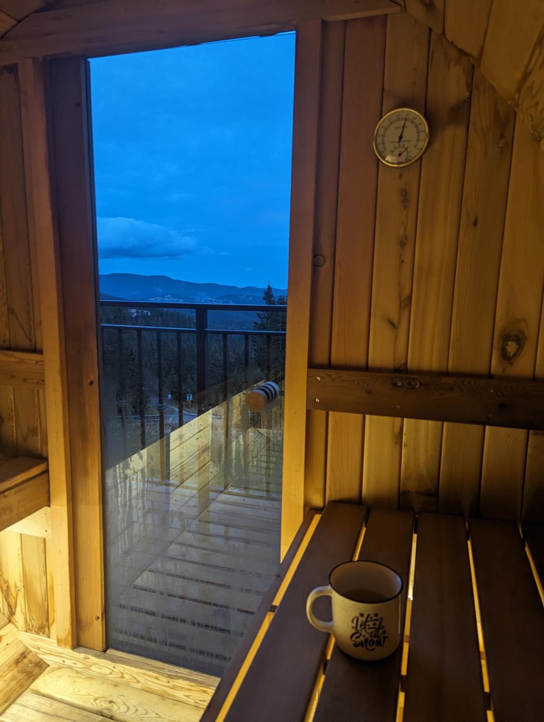 Pine & Wine Sauna Apartment