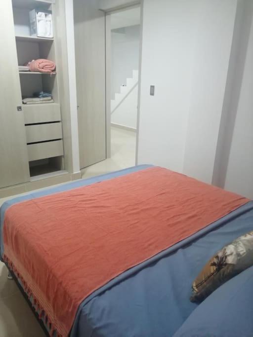 ALQUILO''APARTAMENTO COMPLETO con ZONA PRIVADA SOCIAL BARBECUE BBQ'' para FAMILIAS-3 HABITACION-2 duchas