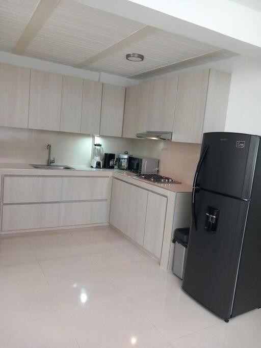 ALQUILO''APARTAMENTO COMPLETO con ZONA PRIVADA SOCIAL BARBECUE BBQ'' para FAMILIAS-3 HABITACION-2 duchas