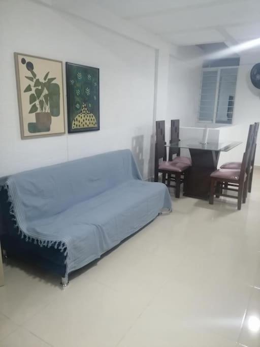 ALQUILO''APARTAMENTO COMPLETO con ZONA PRIVADA SOCIAL BARBECUE BBQ'' para FAMILIAS-3 HABITACION-2 duchas