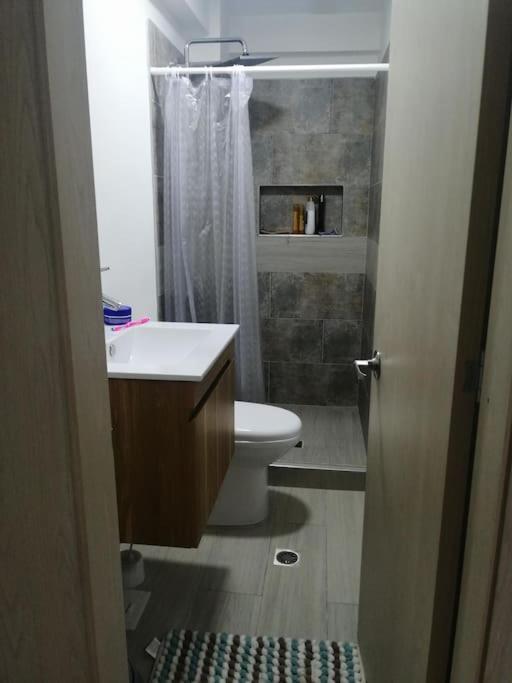 ALQUILO''APARTAMENTO COMPLETO con ZONA PRIVADA SOCIAL BARBECUE BBQ'' para FAMILIAS-3 HABITACION-2 duchas