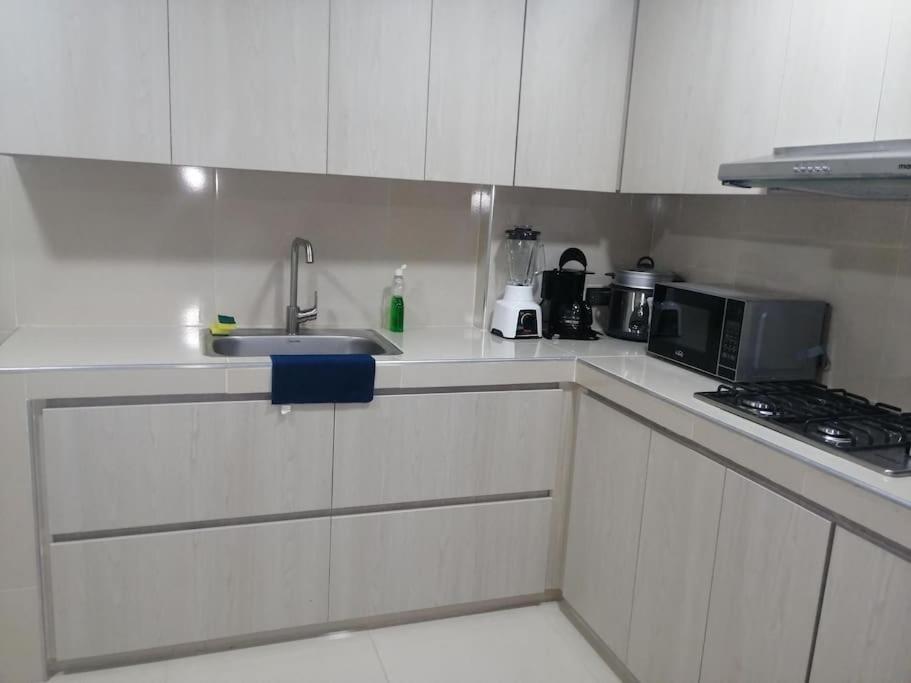 ALQUILO''APARTAMENTO COMPLETO con ZONA PRIVADA SOCIAL BARBECUE BBQ'' para FAMILIAS-3 HABITACION-2 duchas