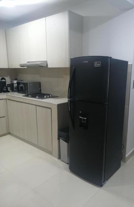 ALQUILO''APARTAMENTO COMPLETO con ZONA PRIVADA SOCIAL BARBECUE BBQ'' para FAMILIAS-3 HABITACION-2 duchas