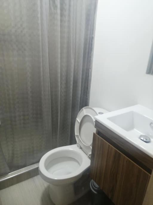 ALQUILO''APARTAMENTO COMPLETO con ZONA PRIVADA SOCIAL BARBECUE BBQ'' para FAMILIAS-3 HABITACION-2 duchas