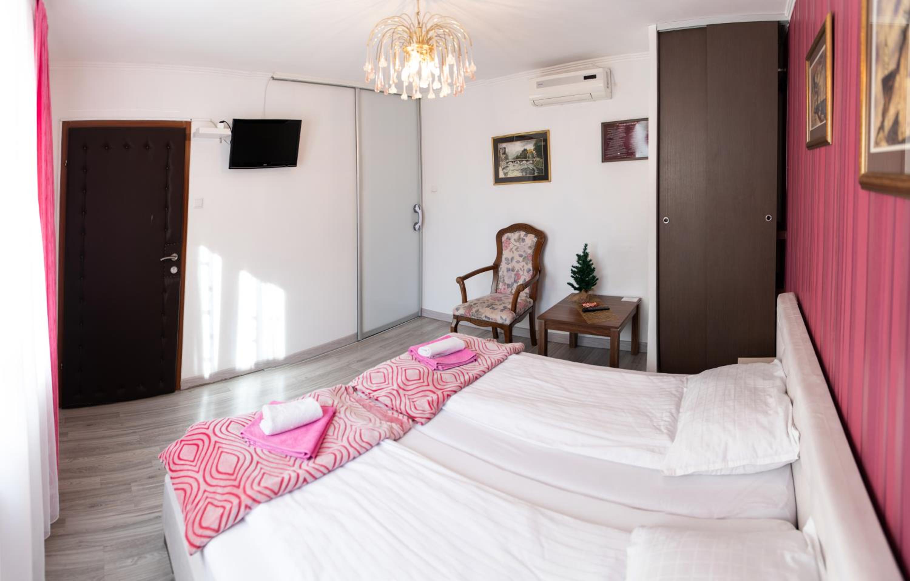 ĆIRO HOTEL -free parking