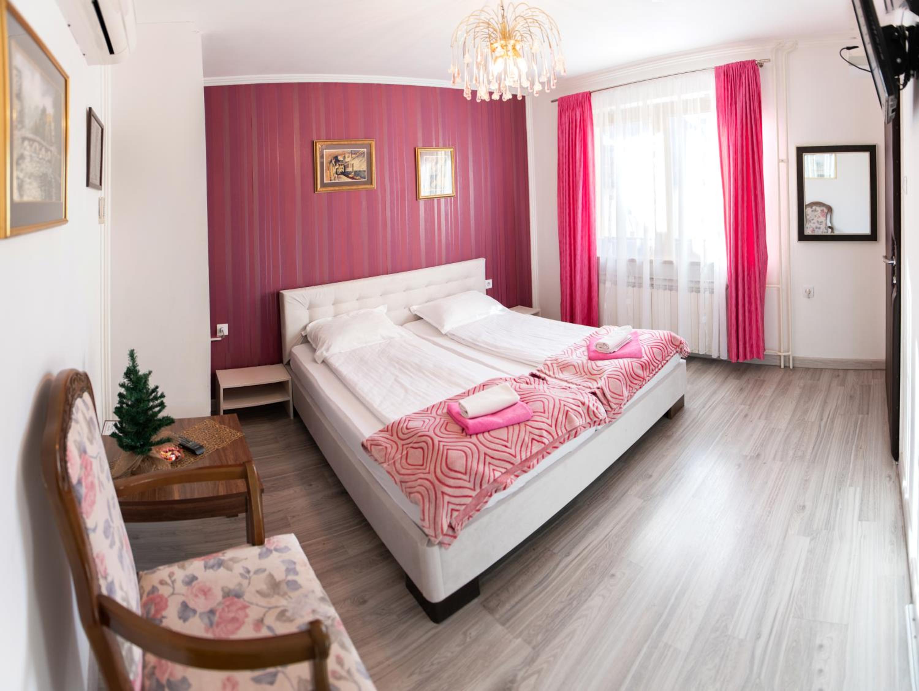 ĆIRO HOTEL -free parking