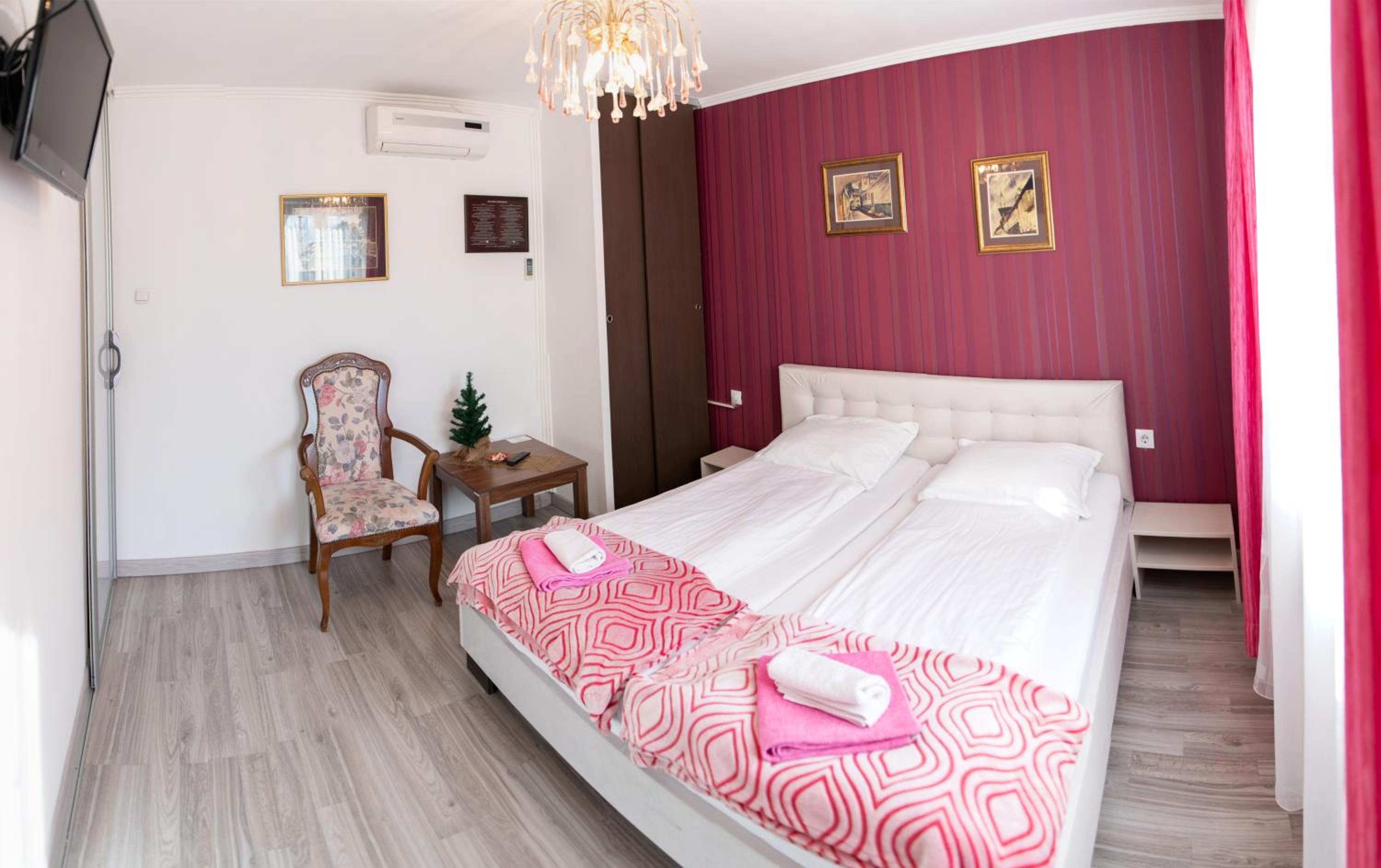 ĆIRO HOTEL -free parking