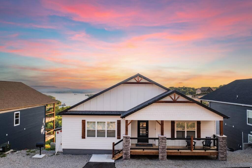 Branson Vacations - Moonstone Lodge Lake Views Sleeps 28 GolfSim Pup Friendly - Property Image 1
