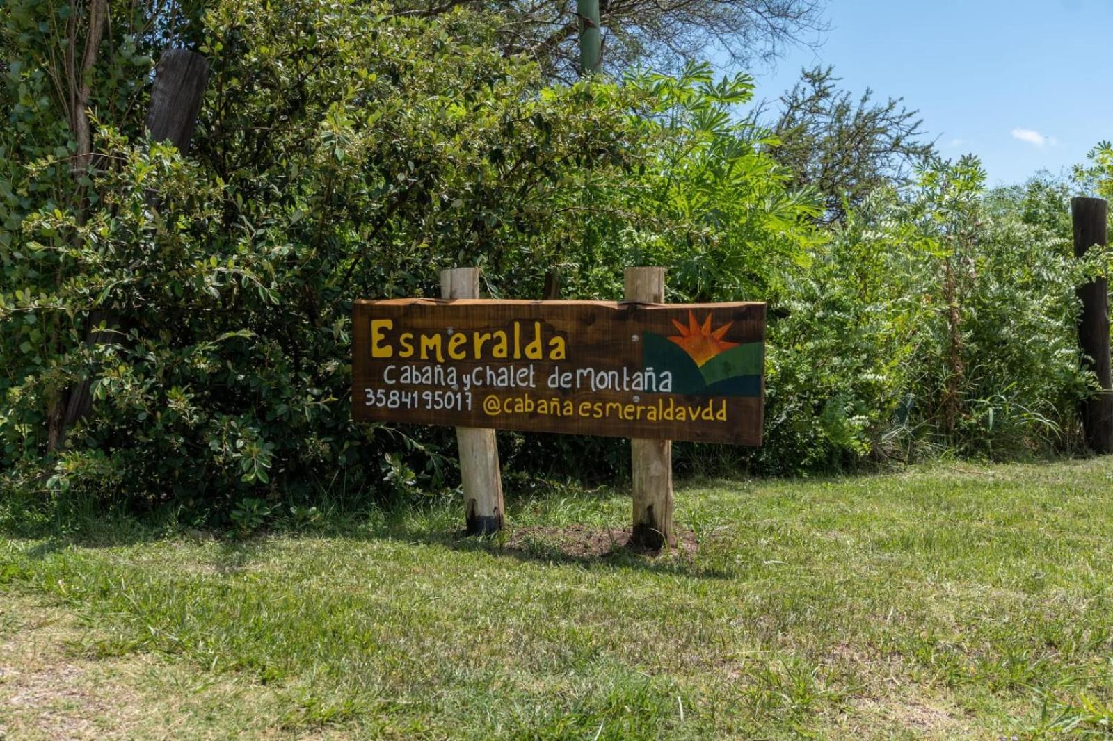 Chalet y Cabaña de montaña Esmeralda
