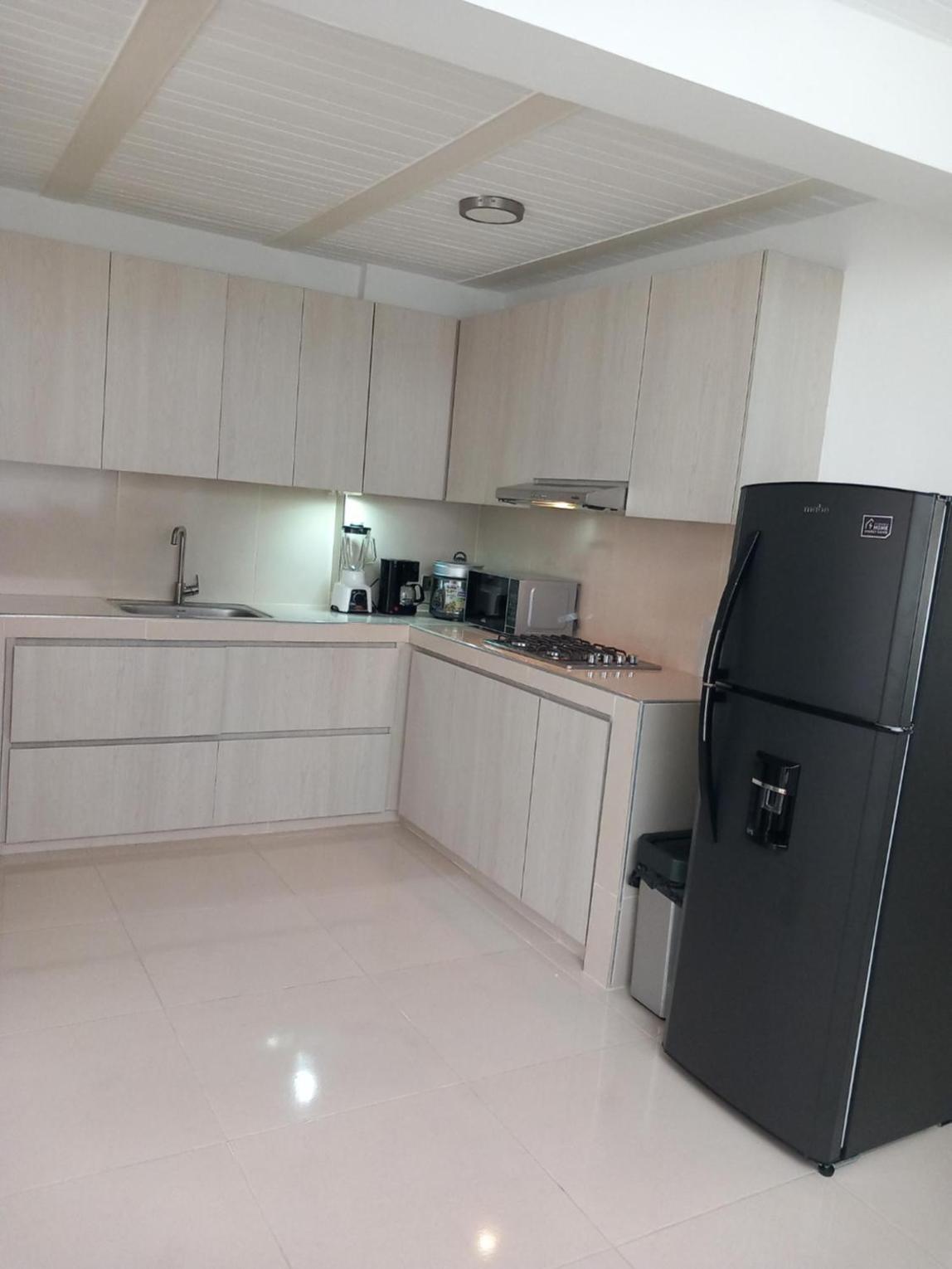 ALQUILO''APARTAMENTO COMPLETO con ZONA PRIVADA SOCIAL BARBECUE BBQ'' para FAMILIAS-3 HABITACION-2 duchas