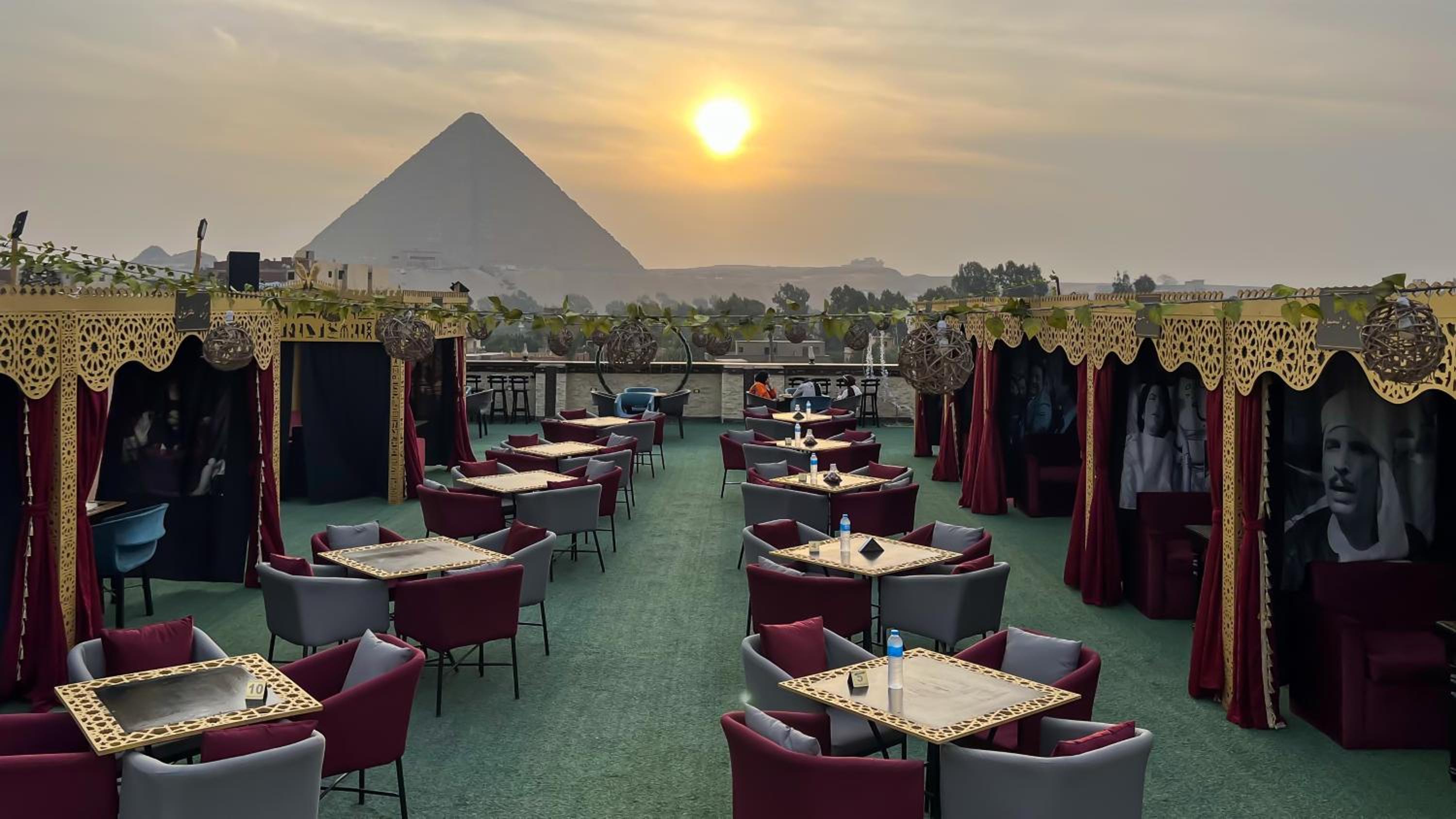 King Cheops Inn - Pyramid View