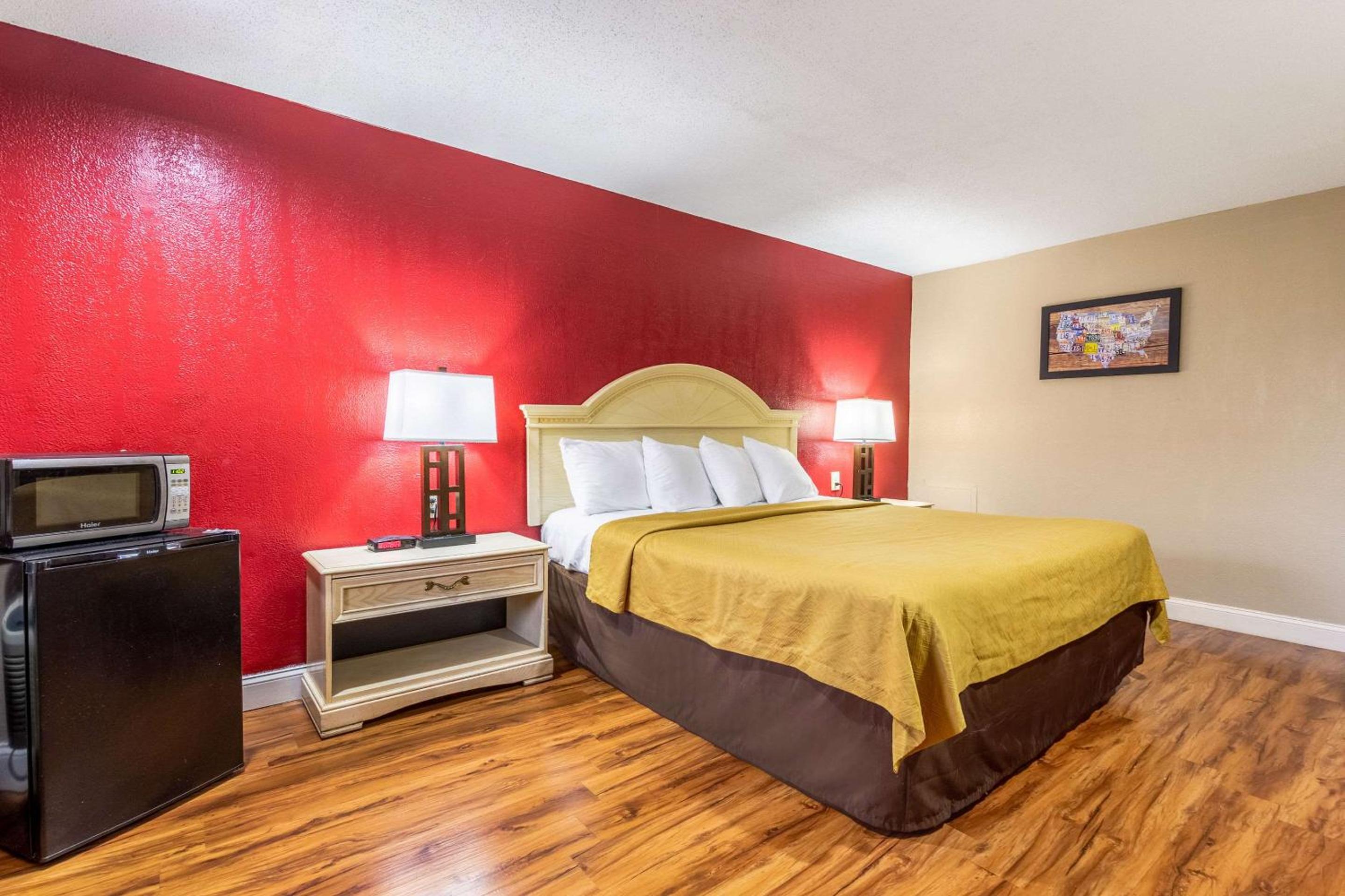Econo Lodge Berea view 3