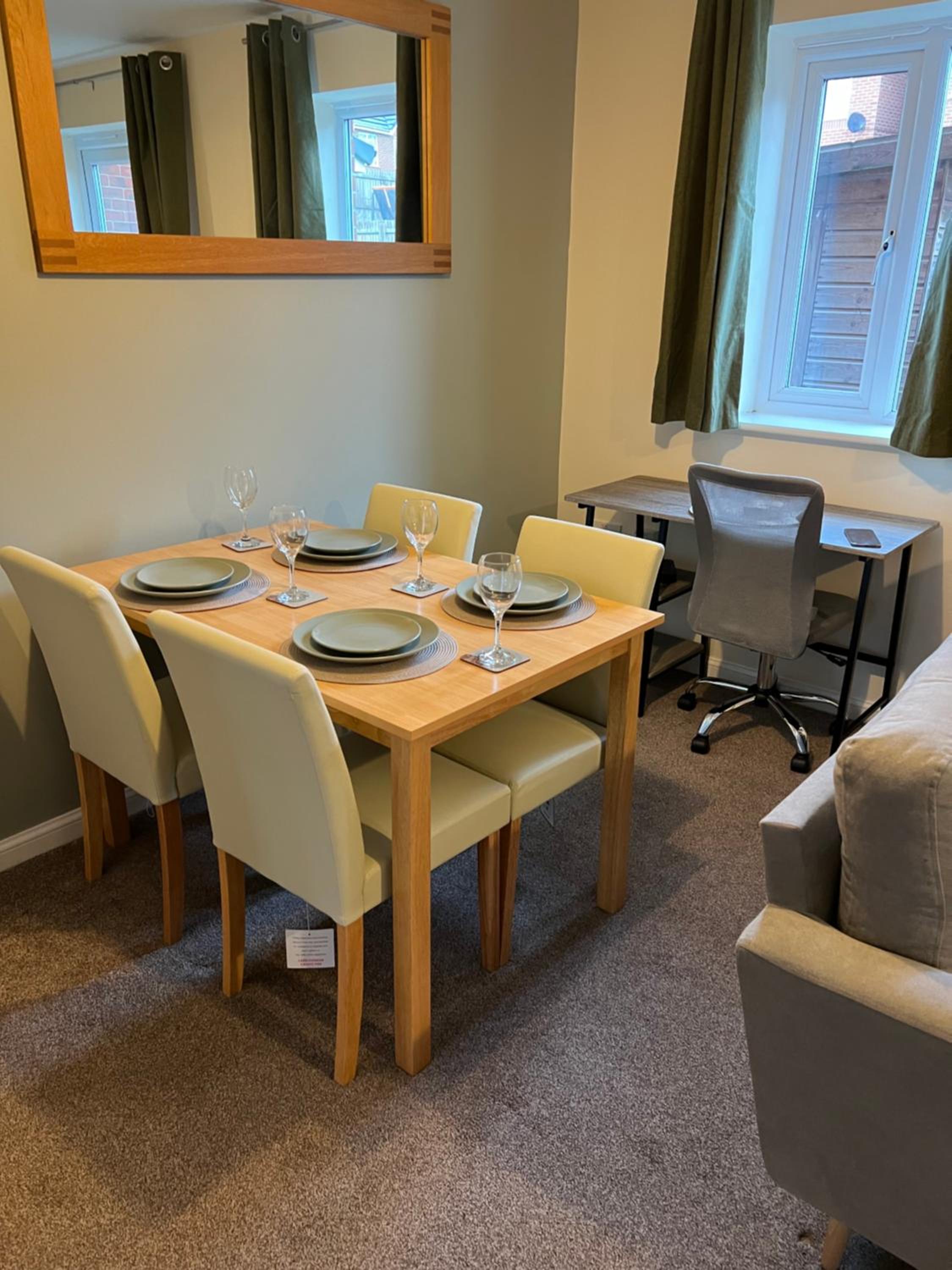 3 Bedroom Semi-Detached Home Sleeps 5 with Driveway