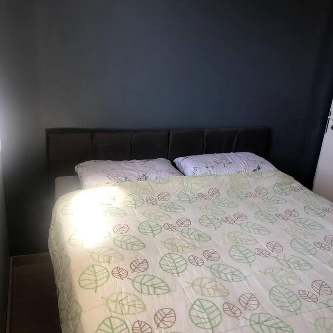 Casa em condomínio- 5km da praia