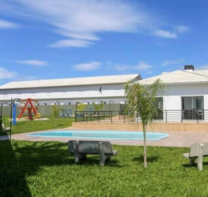 Casa em condomínio- 5km da praia