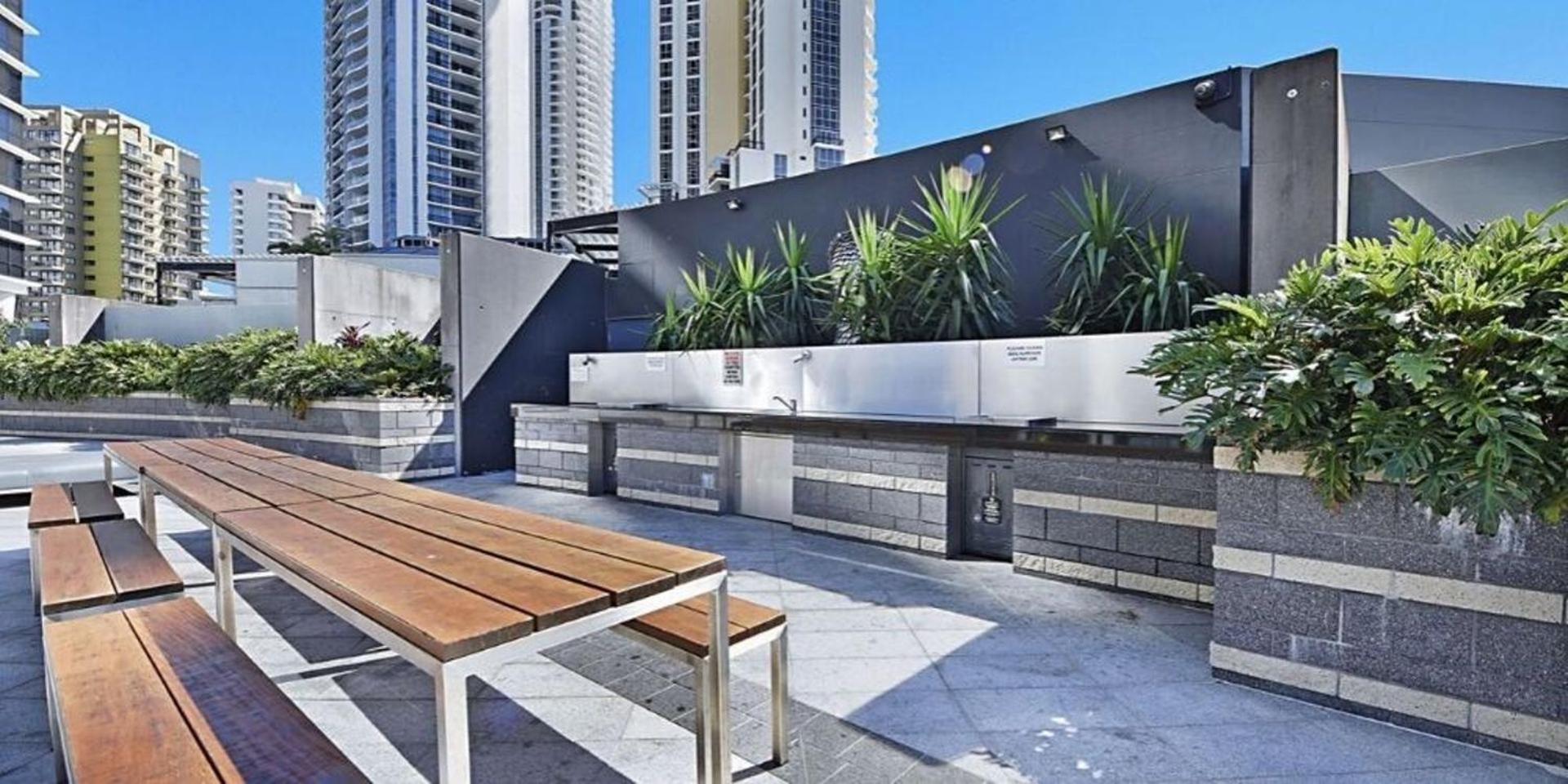 Circle on Cavill 25th Floor with Ocean Views - CoastHM