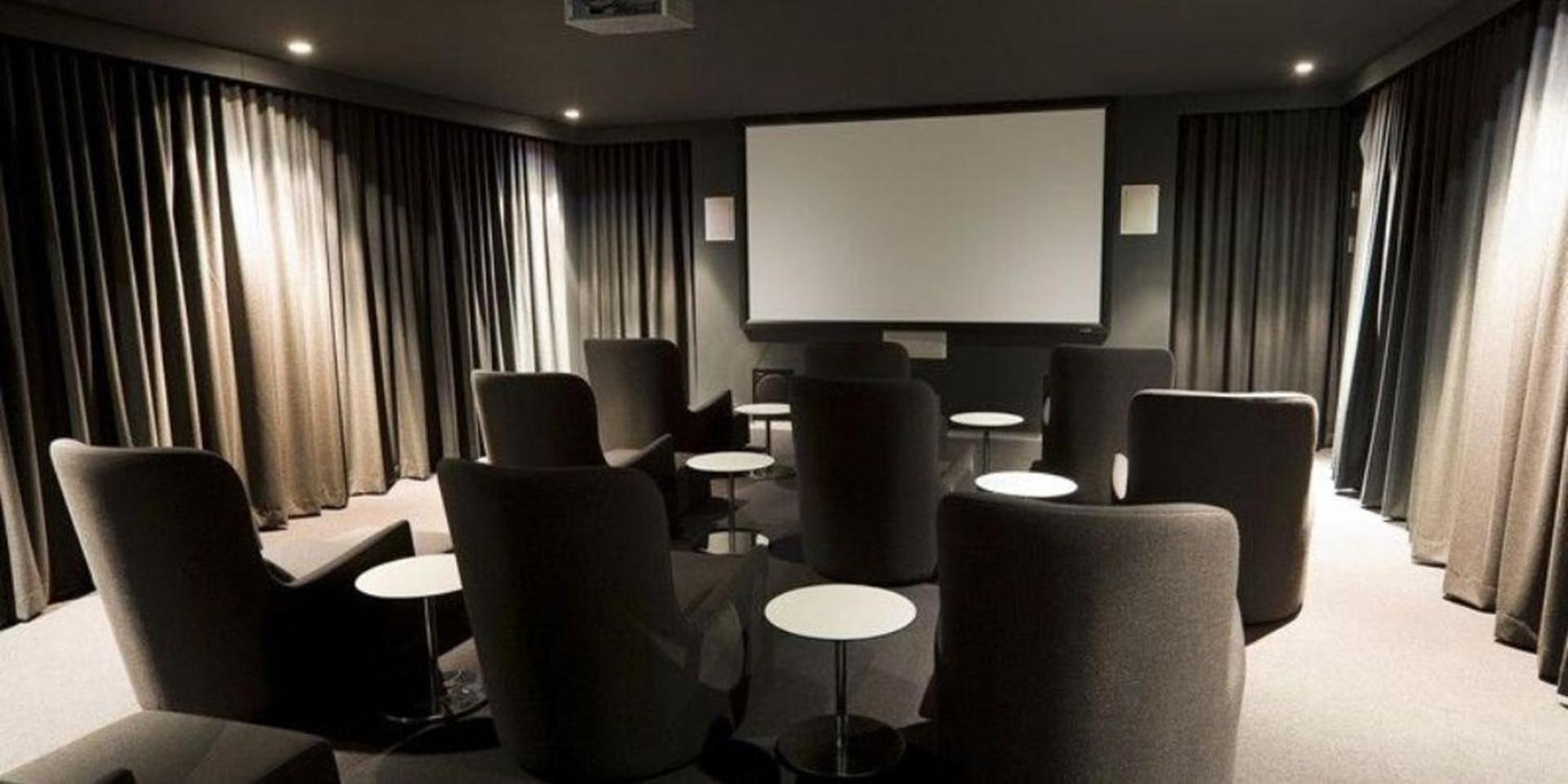 Circle on Cavill 25th Floor with Ocean Views - CoastHM