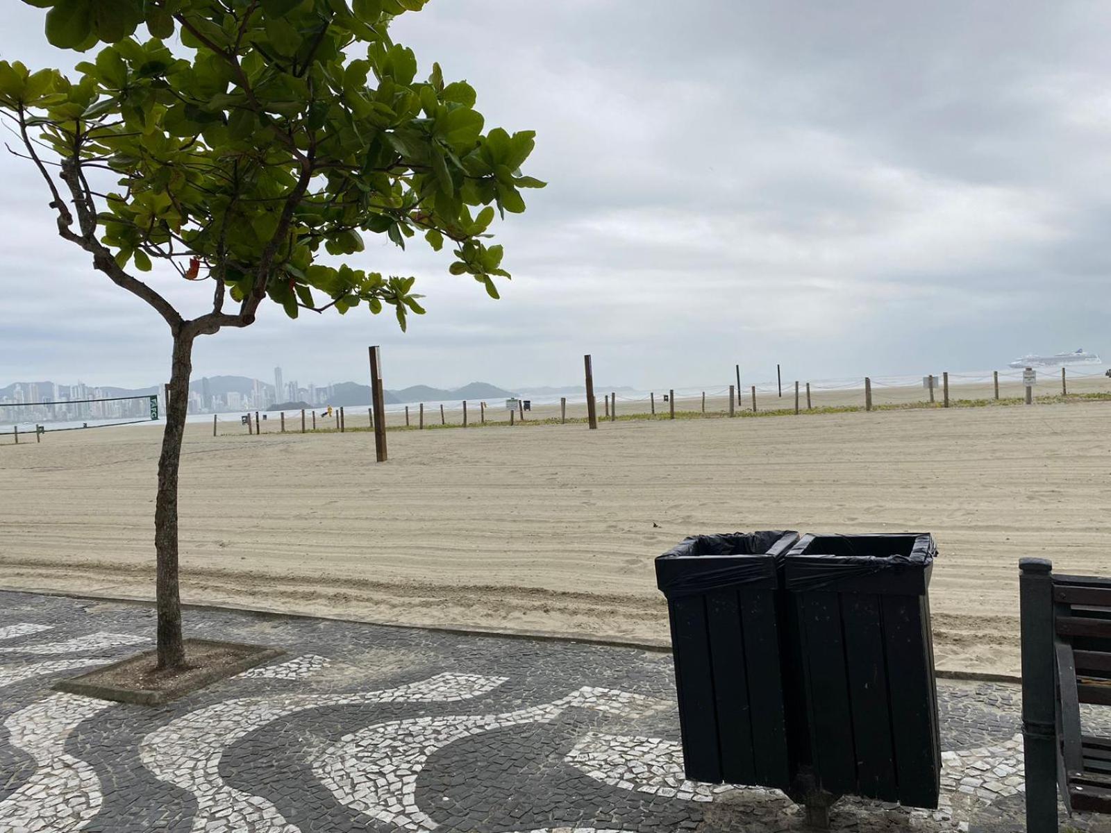 Excelente AP Pé na areia Vista mar