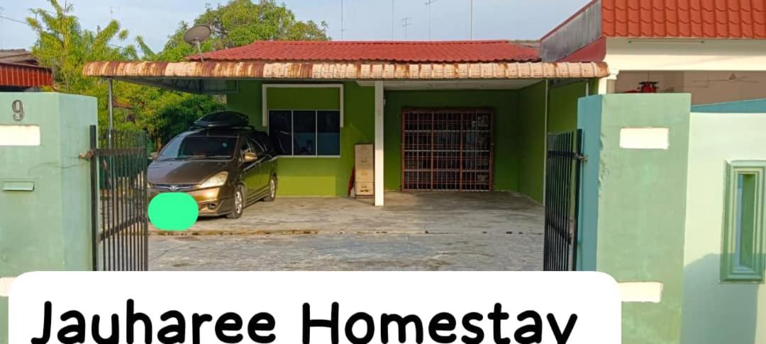 Jauharee Homestay Muar Entire Home photo 1