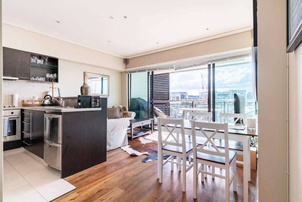 A Luxury Waterfront Nest Above Viaduct Harbor view 2