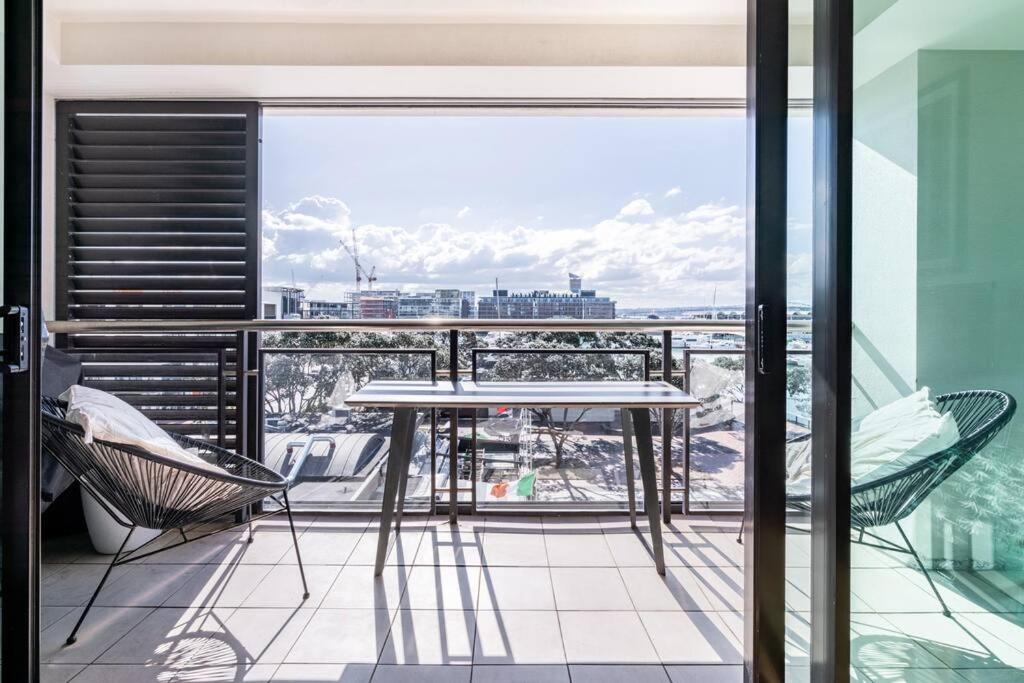 A Luxury Waterfront Nest Above Viaduct Harbor view 5