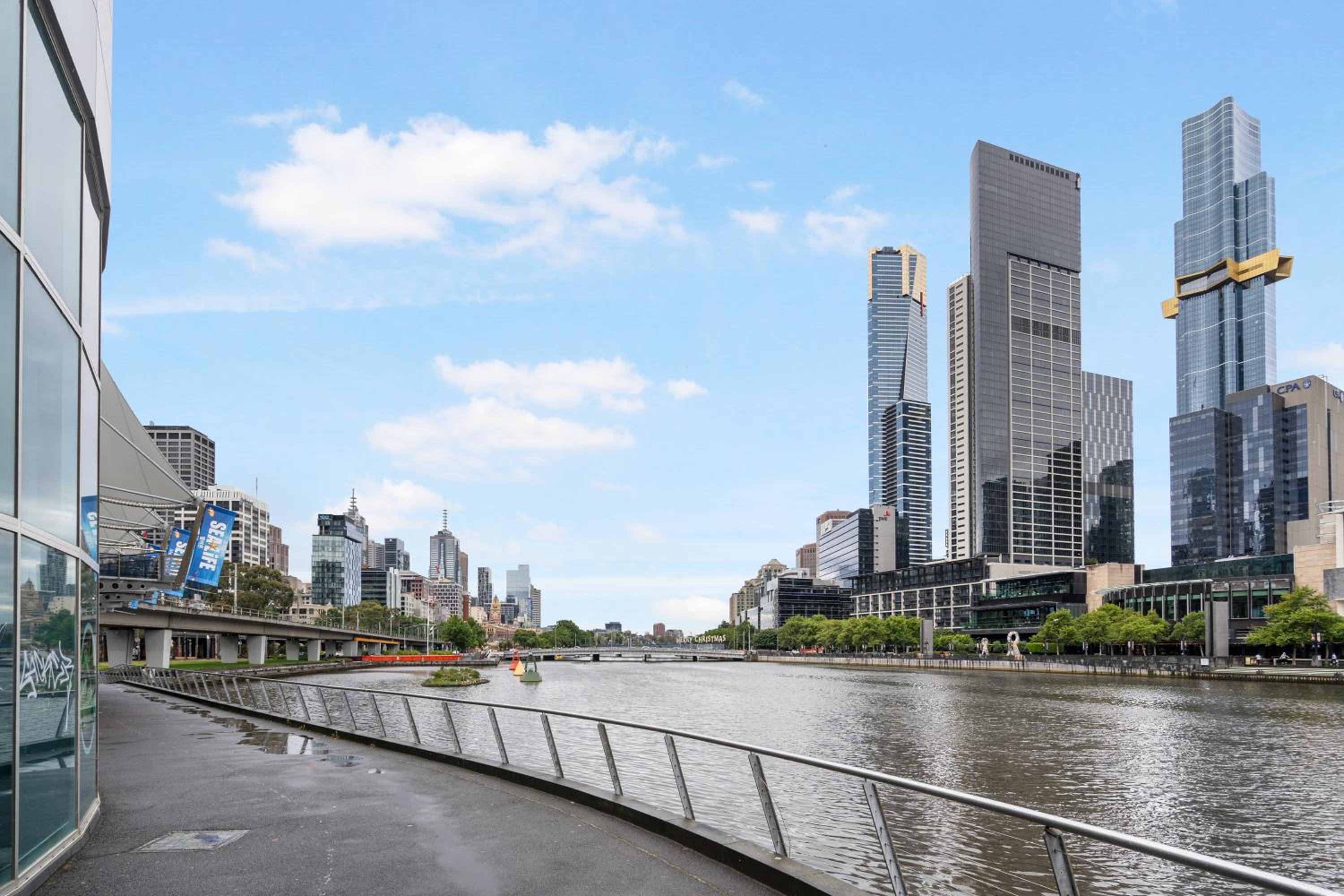 Large 2-bedroom on Flinders