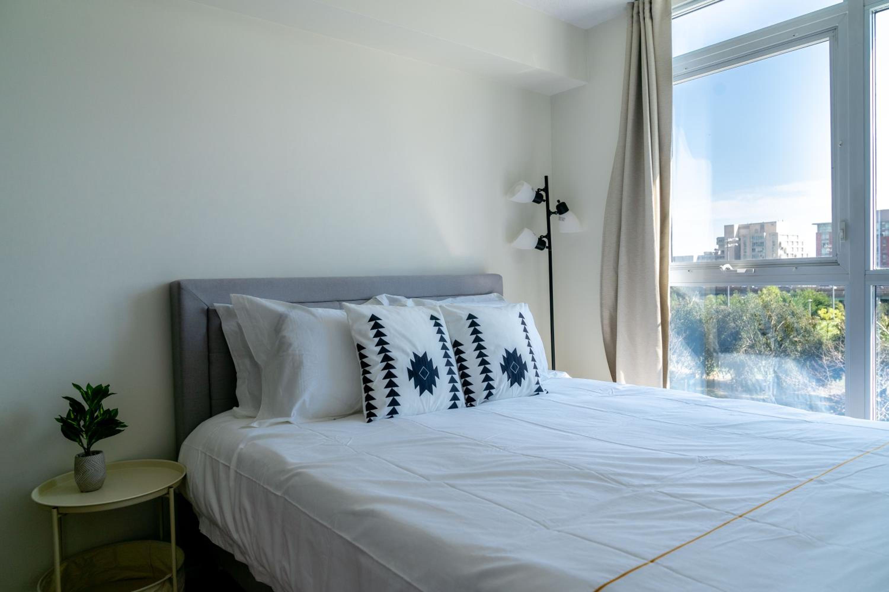 Large 2 bedrooms besides CN tower
