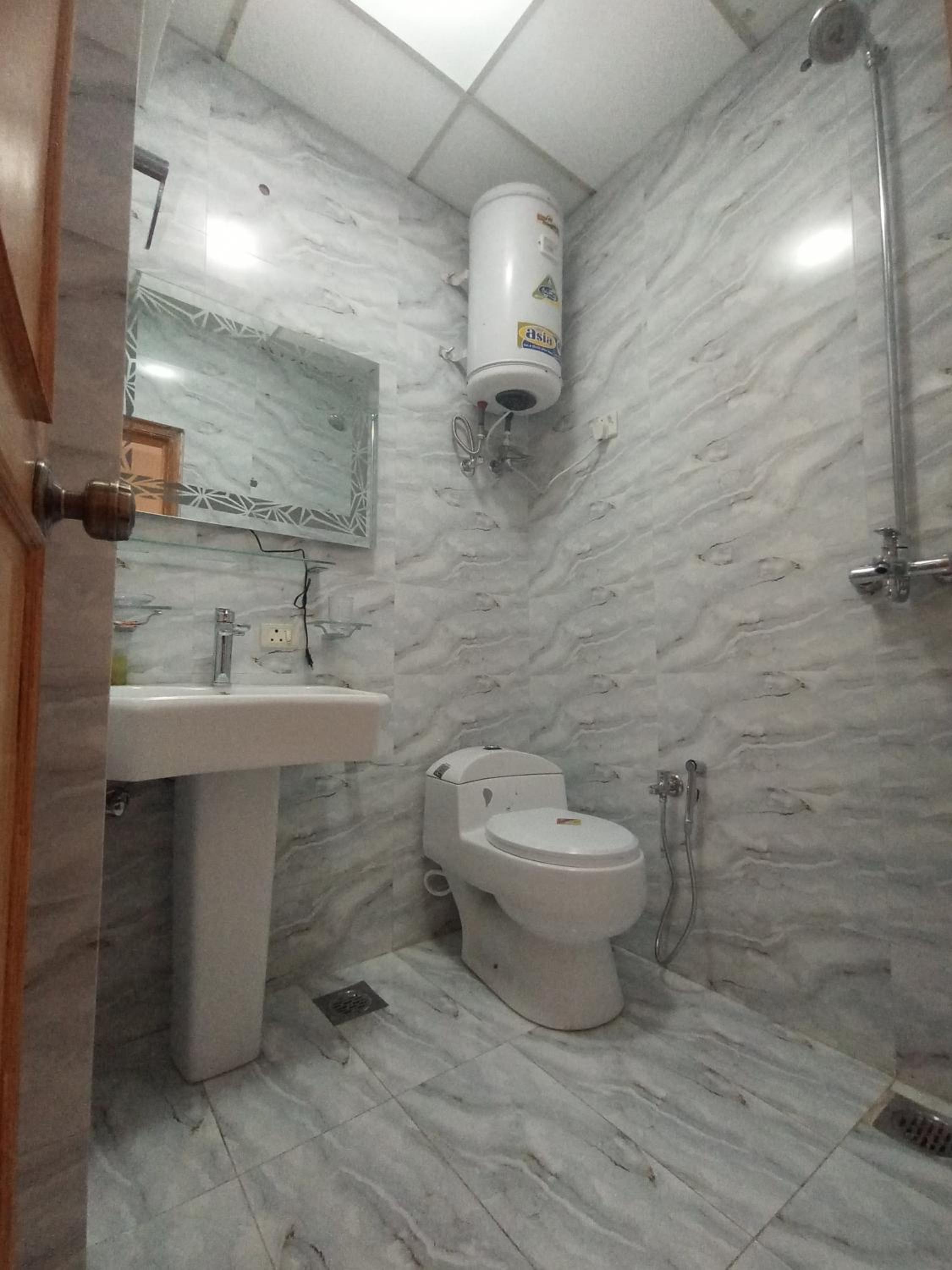 Entire Apartment 2bed Condo at Burban Oakwood