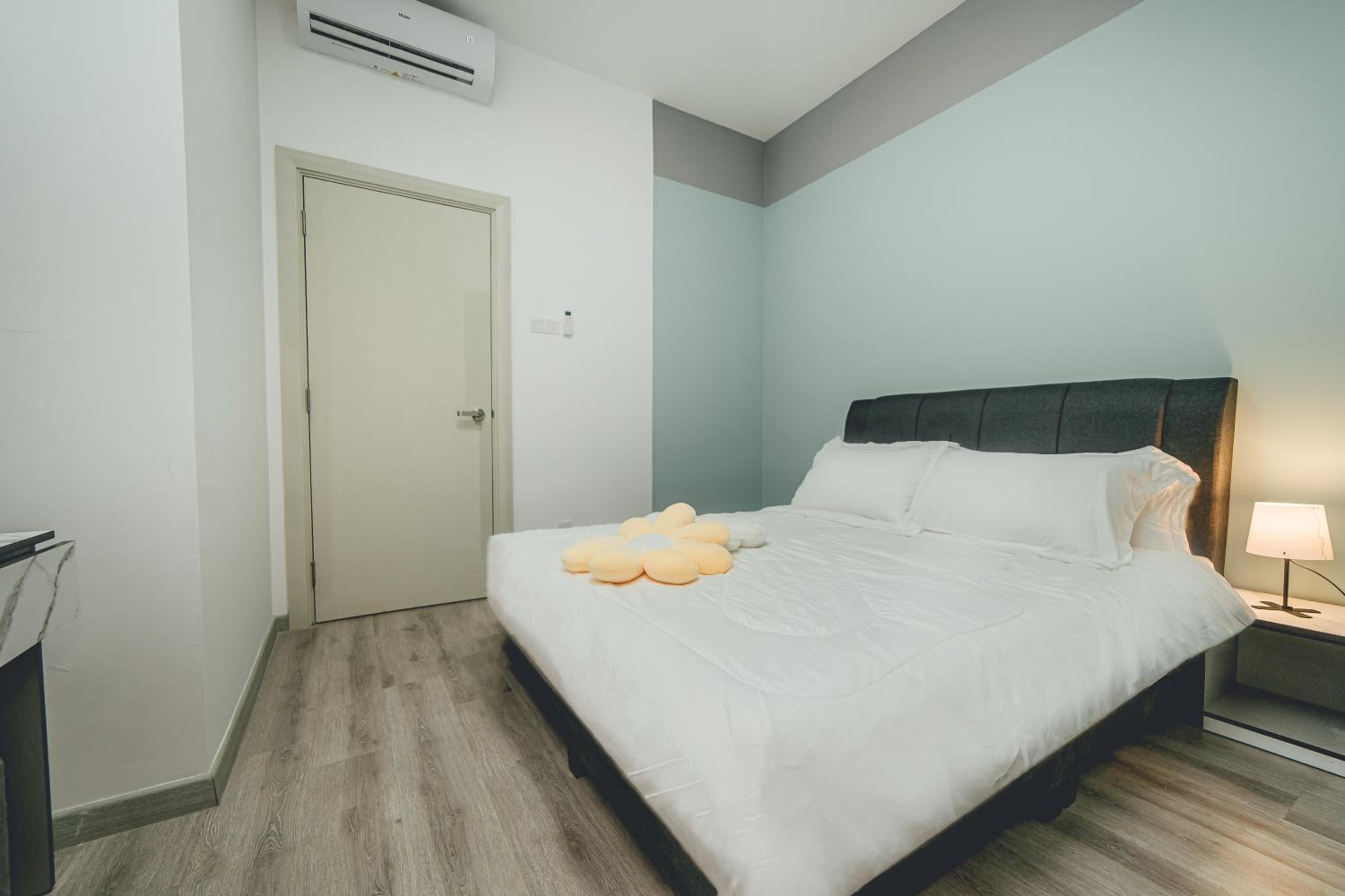 Retreat Blue Ocean 3BR Mosaic Southkey Midvalley by Our Stay