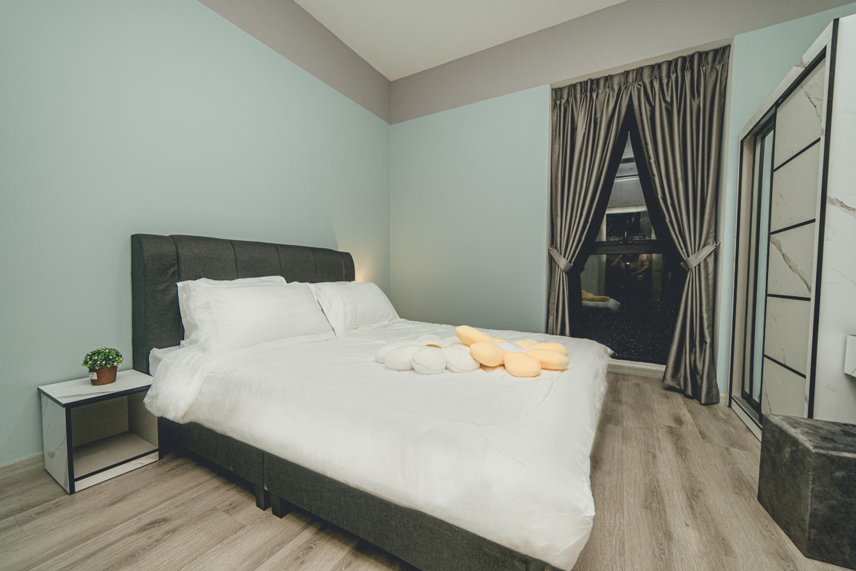 Retreat Blue Ocean 3BR Mosaic Southkey Midvalley by Our Stay