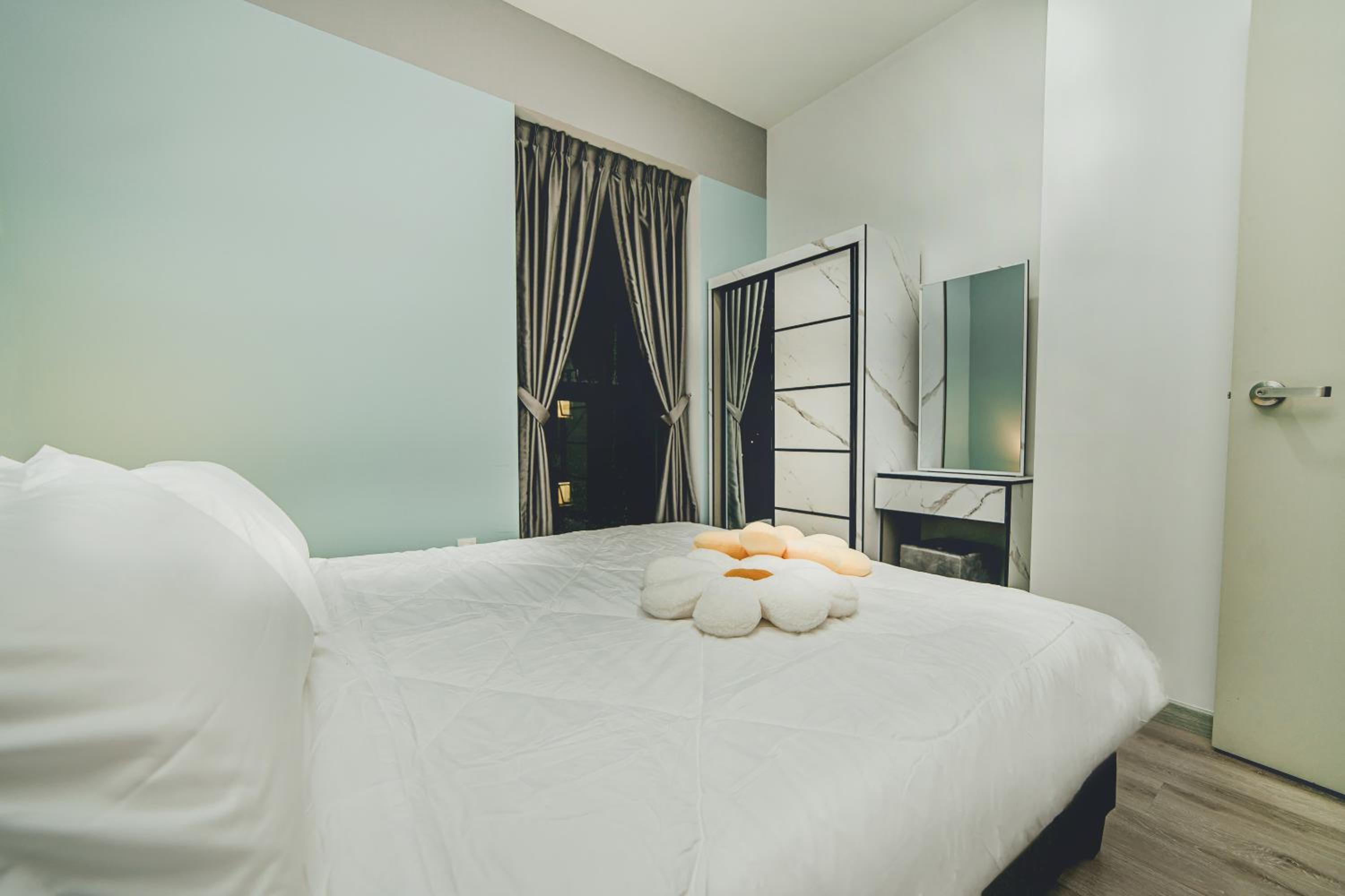 Retreat Blue Ocean 3BR Mosaic Southkey Midvalley by Our Stay