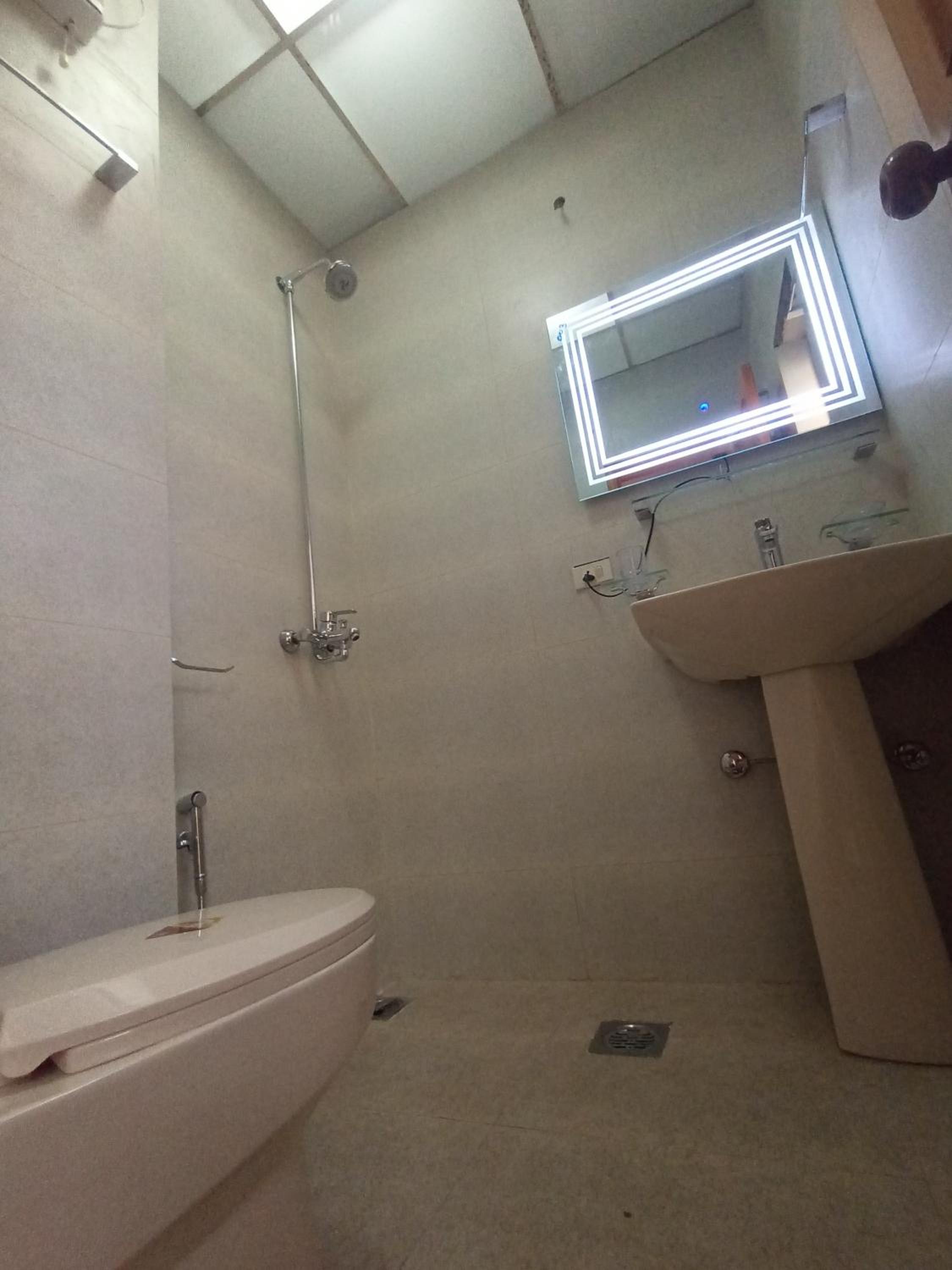 Entire Apartment 2bed Condo at Burban Oakwood