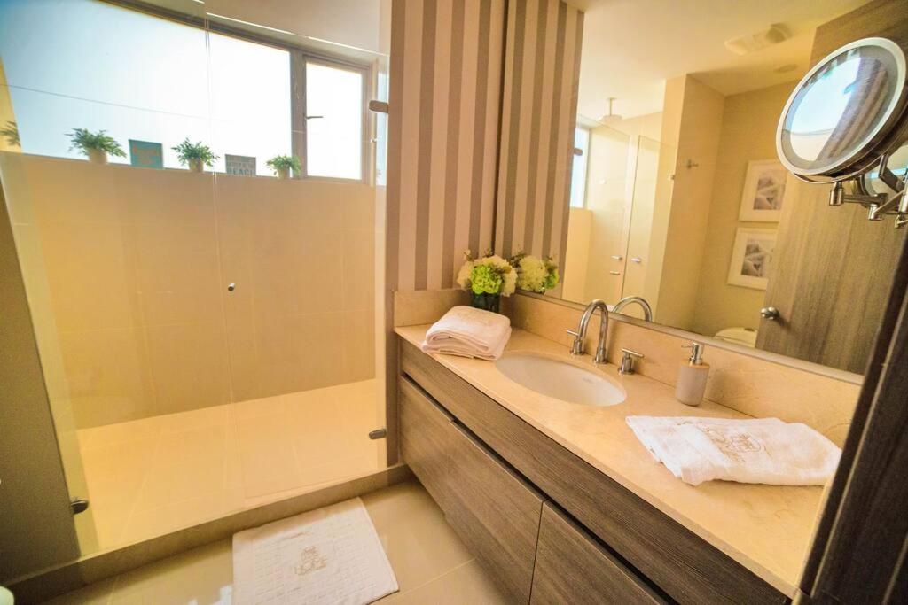 Luxury Beachfront Apartment - Morros City